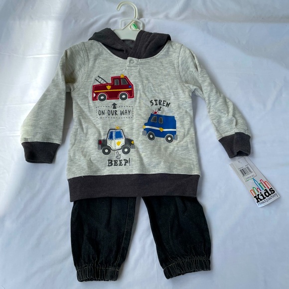 BNWT Kids HQ Baby Boys' 2-pc. Emergency Vehicles Hoodie & Denim Jogger Pant Set - Picture 2 of 5